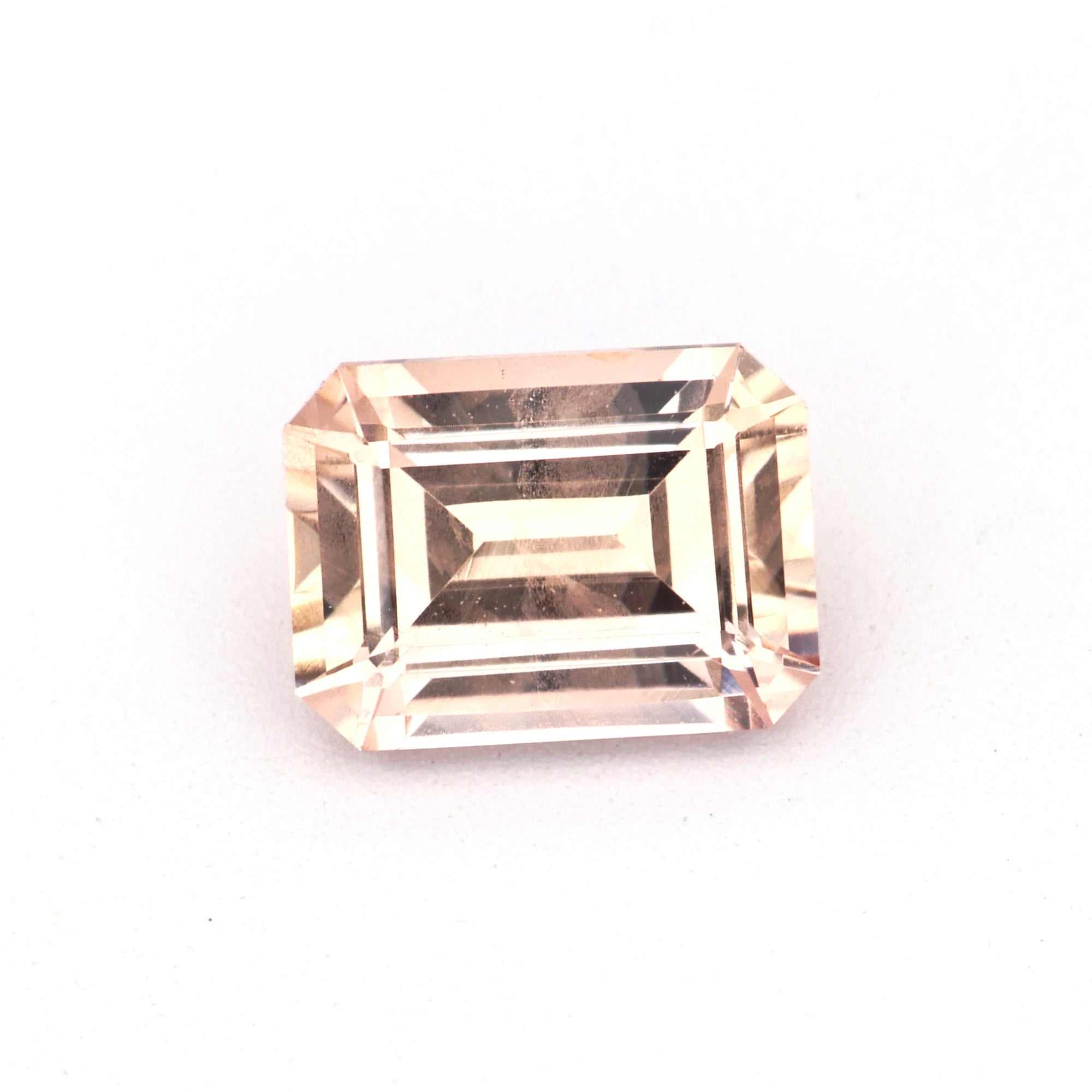 0.61 Ct natural unheated peach sapphire gemstone with brilliant cut and soft peach hue