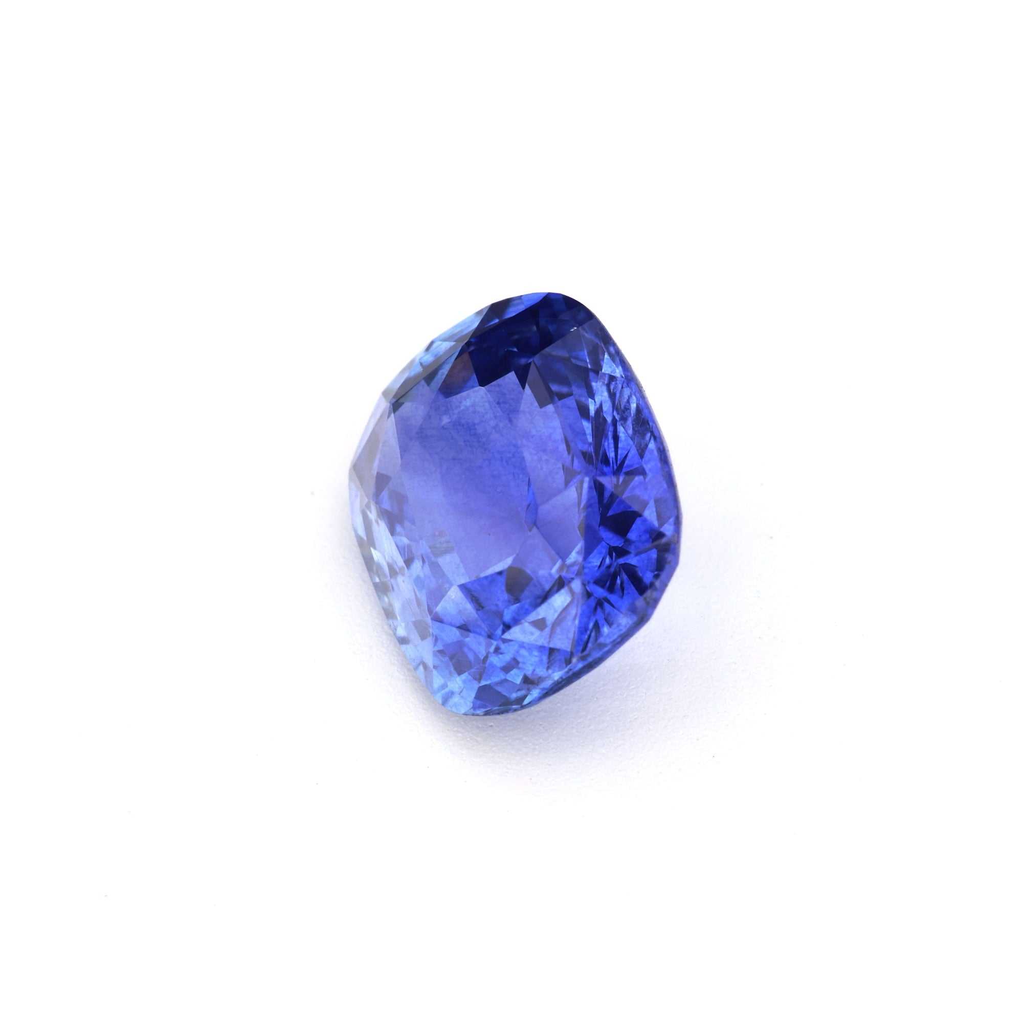 2.68ct cornflower blue sapphire gemstone with excellent clarity and brilliance for custom jewelry designs