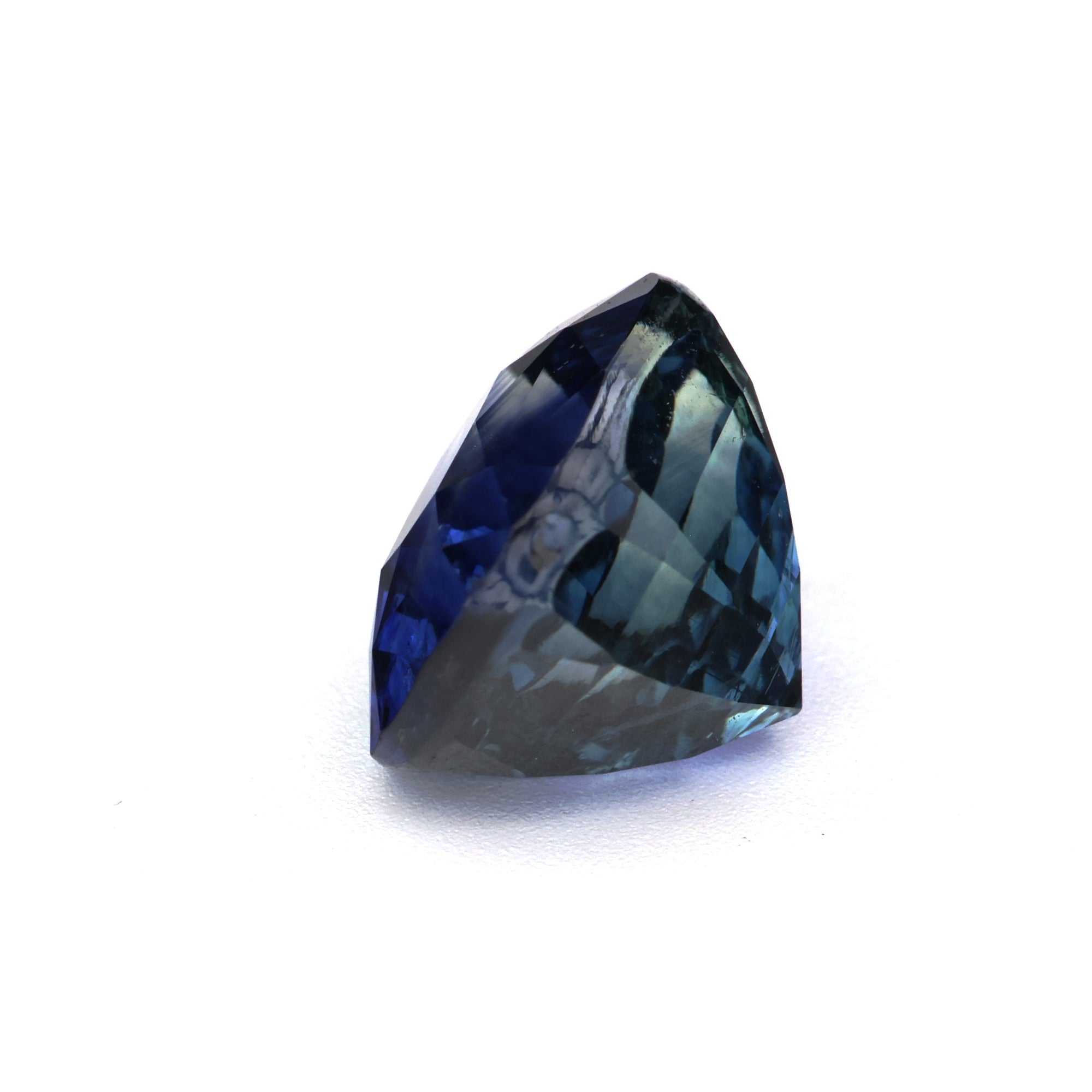 Deep blue unheated blue sapphire gemstone with exceptional brilliance and durability for jewelry