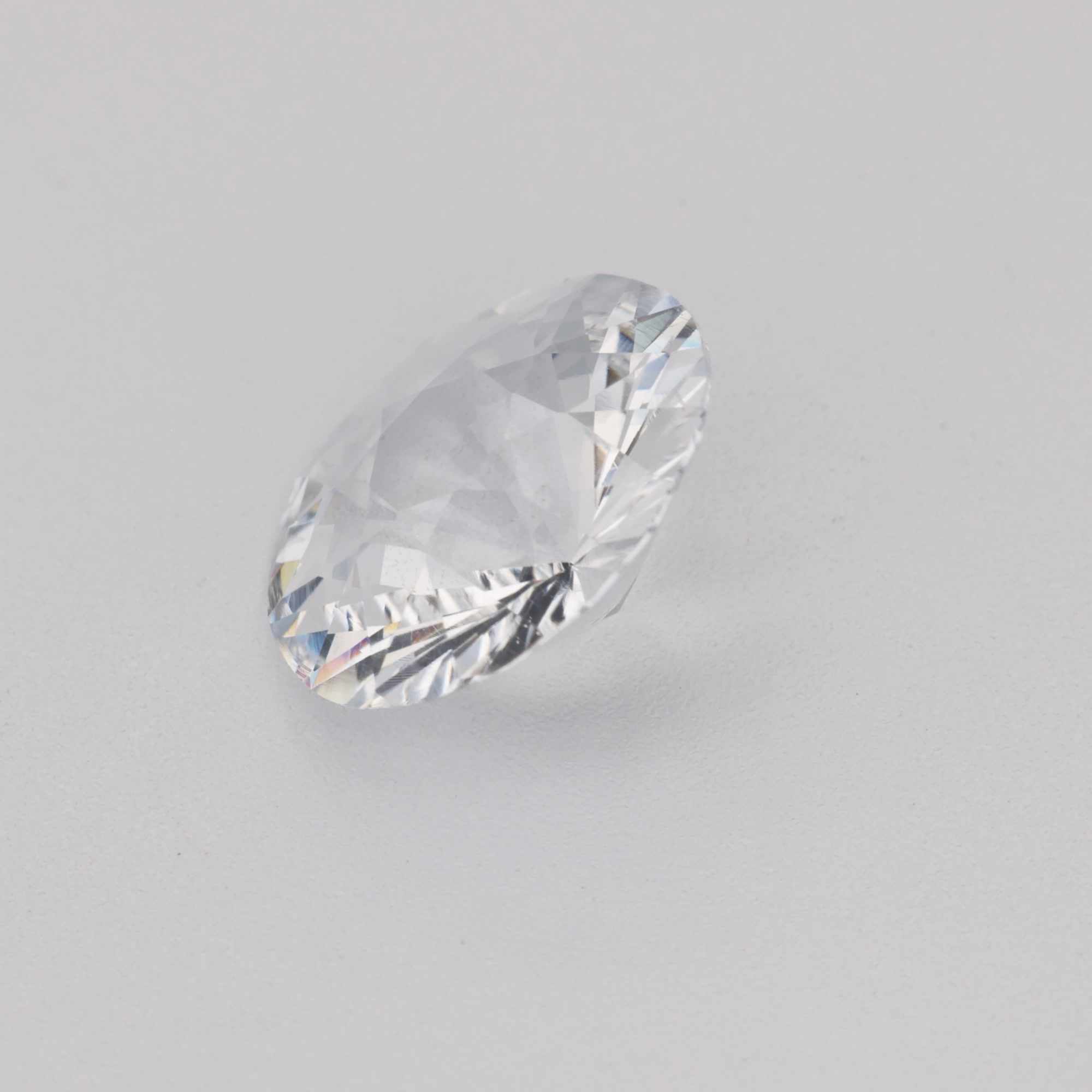 1.42 ct white round sapphire gemstone with brilliant cut and high clarity for fine jewelry