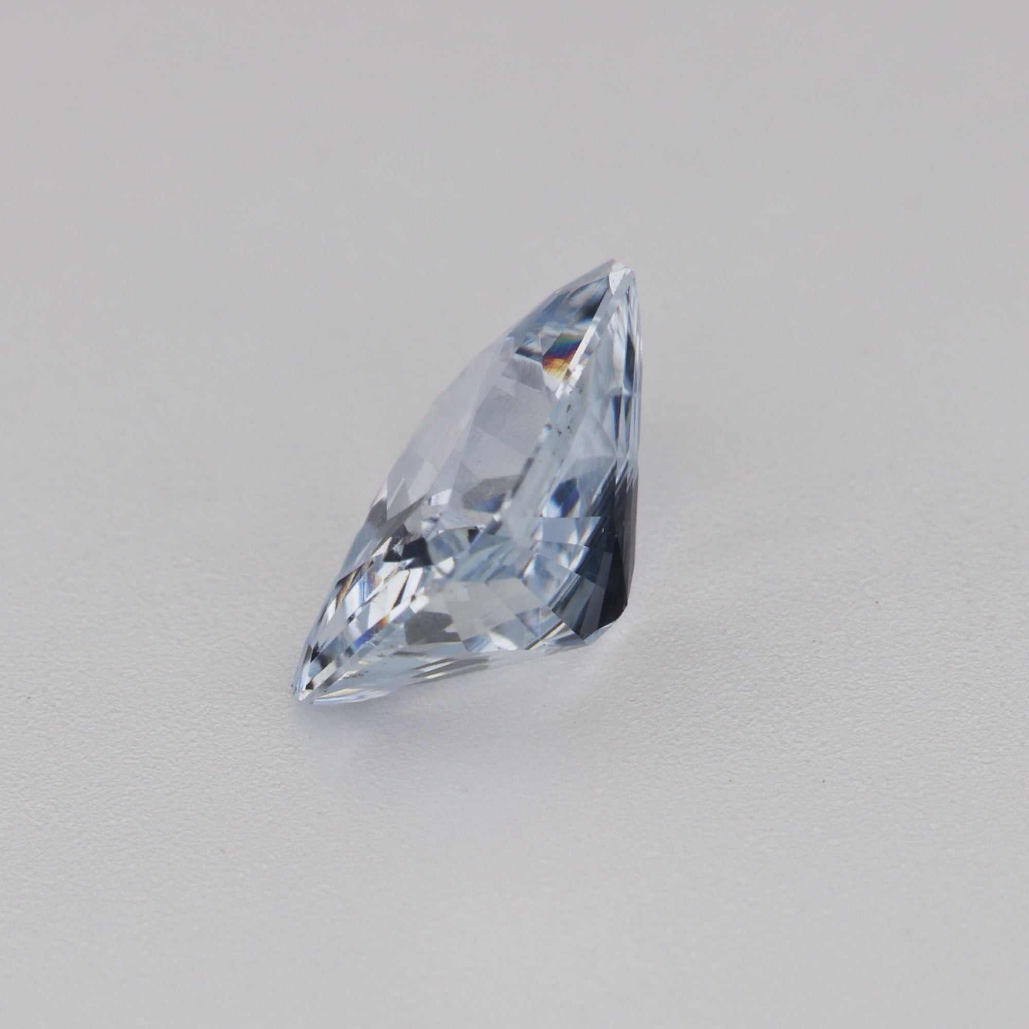 1.06 ct colorless white sapphire gemstone with excellent clarity and brilliance for jewelry
