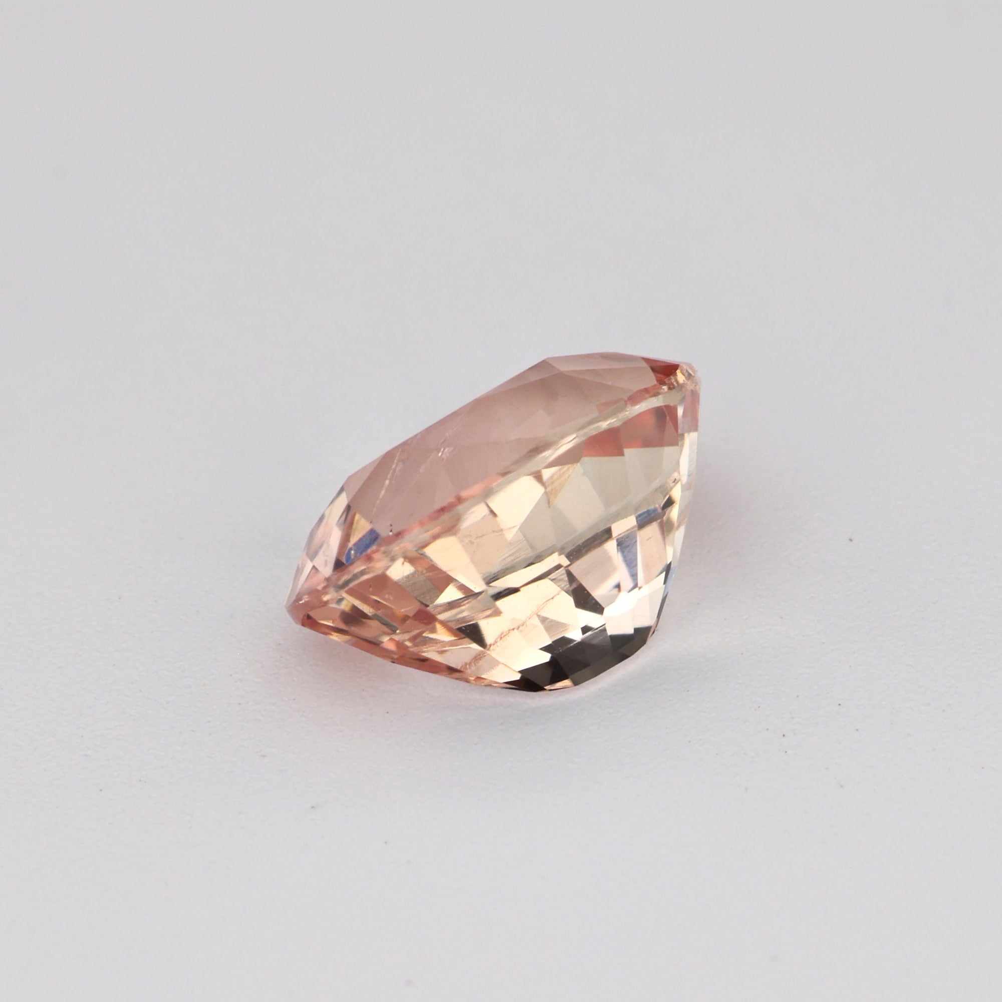 1.23 ct peach sapphire gemstone with warm peach hues and excellent brilliance for fine jewelry