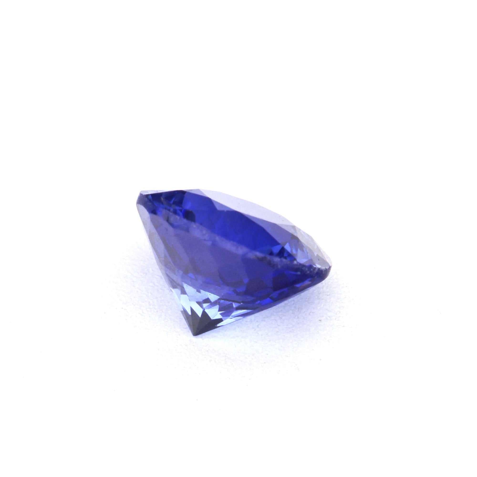 blue sapphirE gemstone with Ceylon blue color and exceptional clarity for fine jewelry
