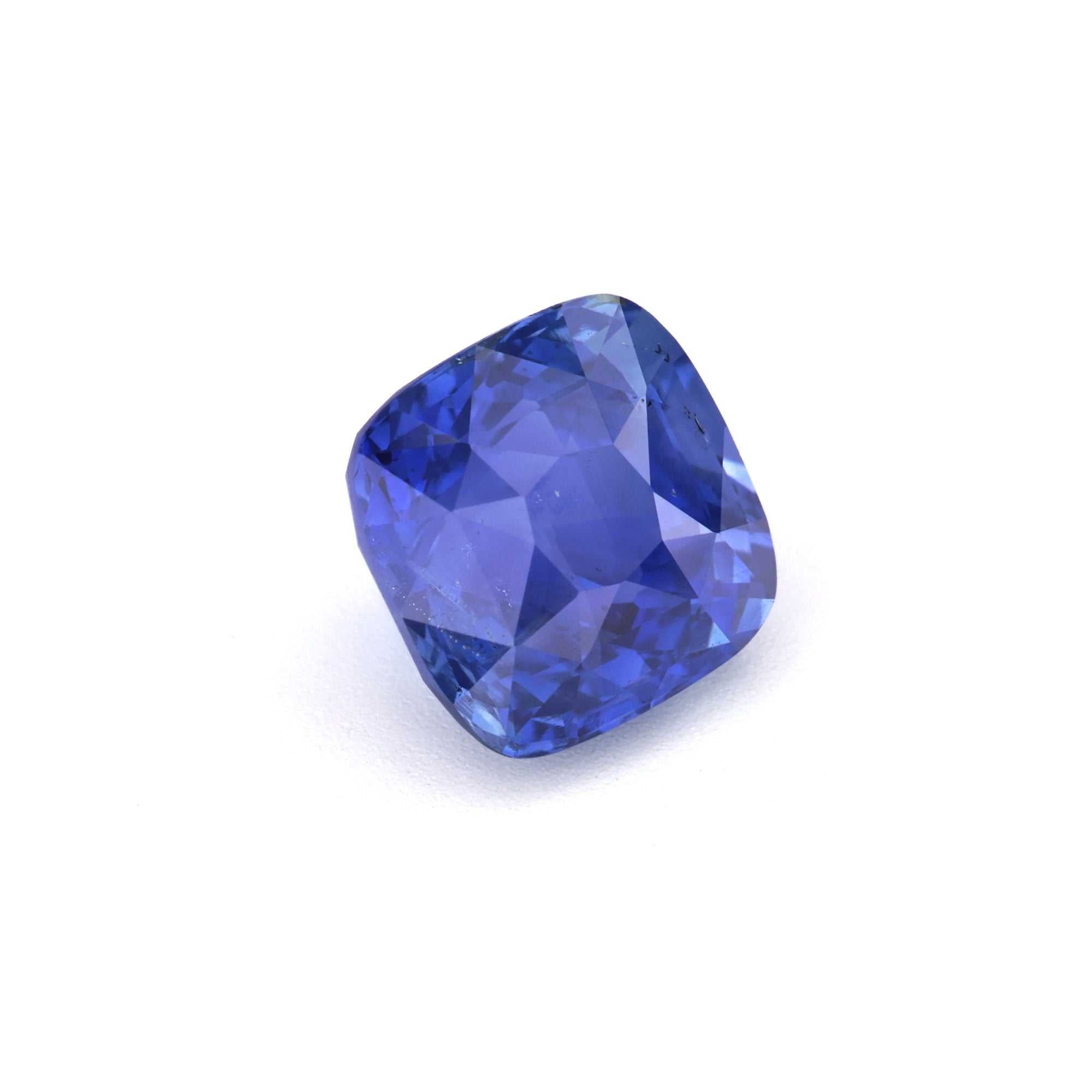 2.04 ct natural unheated blue sapphire gemstone with cornflower blue hue and excellent clarity