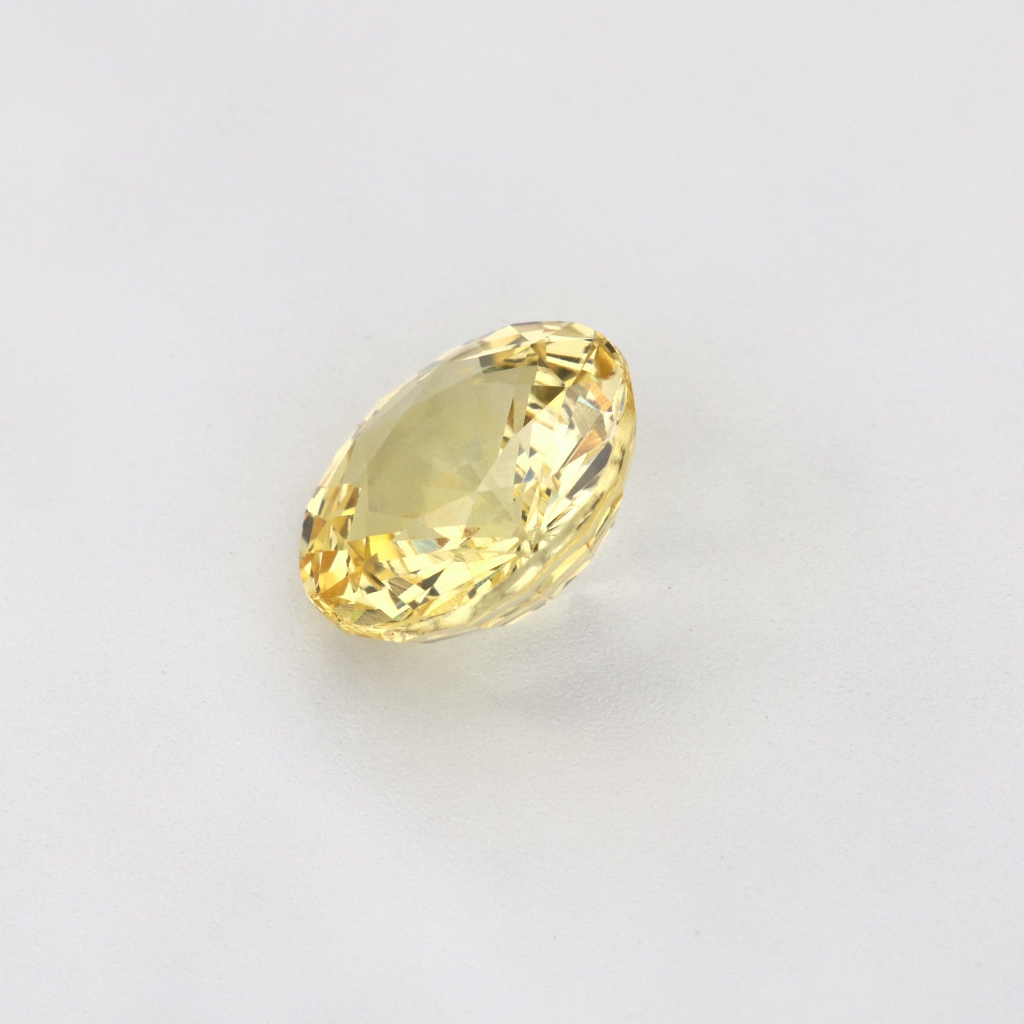 1.44 ct unheated yellow Ceylon sapphire, round cut, GIA certified, side view