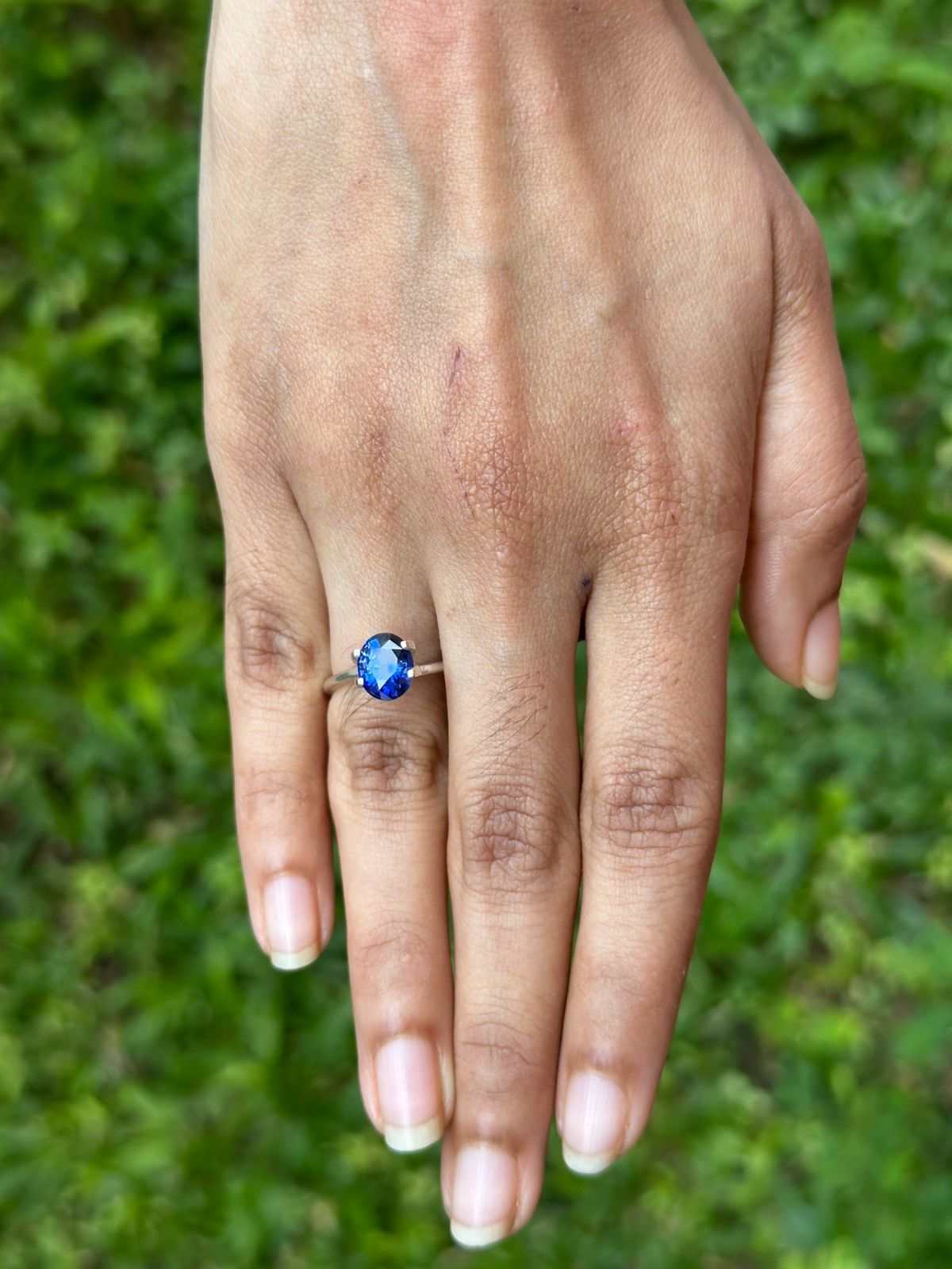 2.48 ct deep blue sapphire gemstone certified by GIA with excellent clarity and expert cut