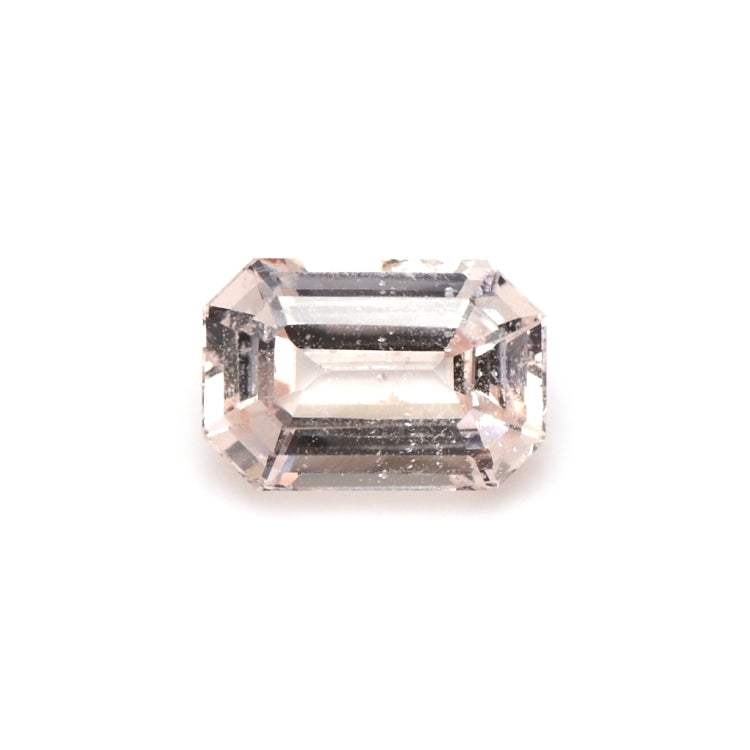 1.50 ct peach sapphire gemstone with excellent clarity and soft peach hue in expert cut