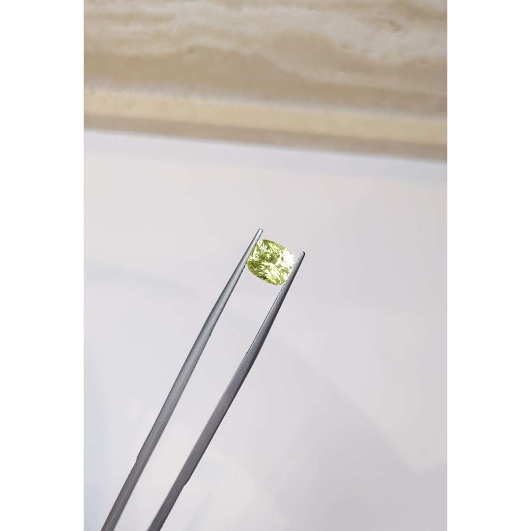 2.48 ct untreated pale yellow sapphire gemstone with natural golden hue and excellent clarity