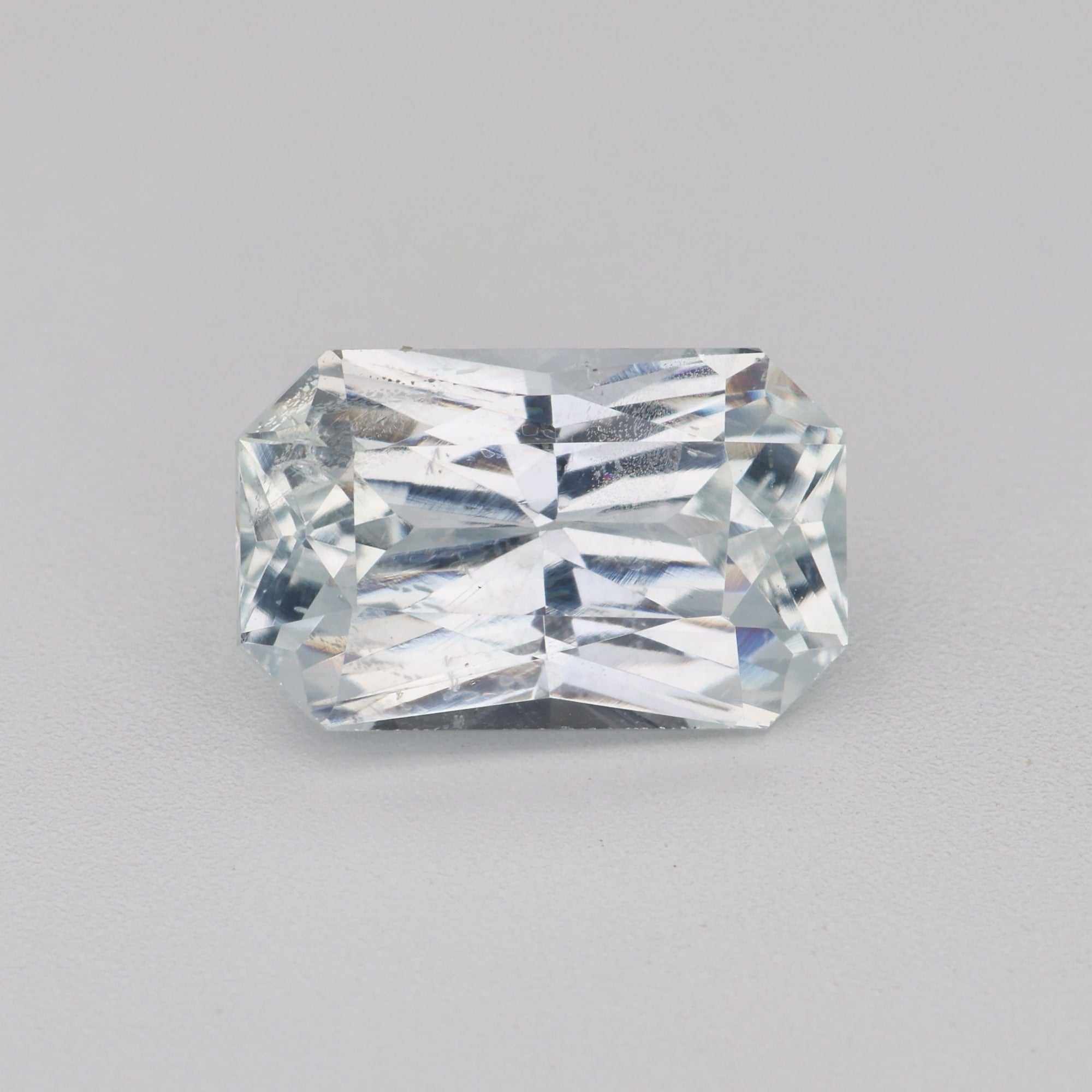 1.73 ct colorless white sapphire gemstone with excellent clarity and brilliance for elegant jewelry designs