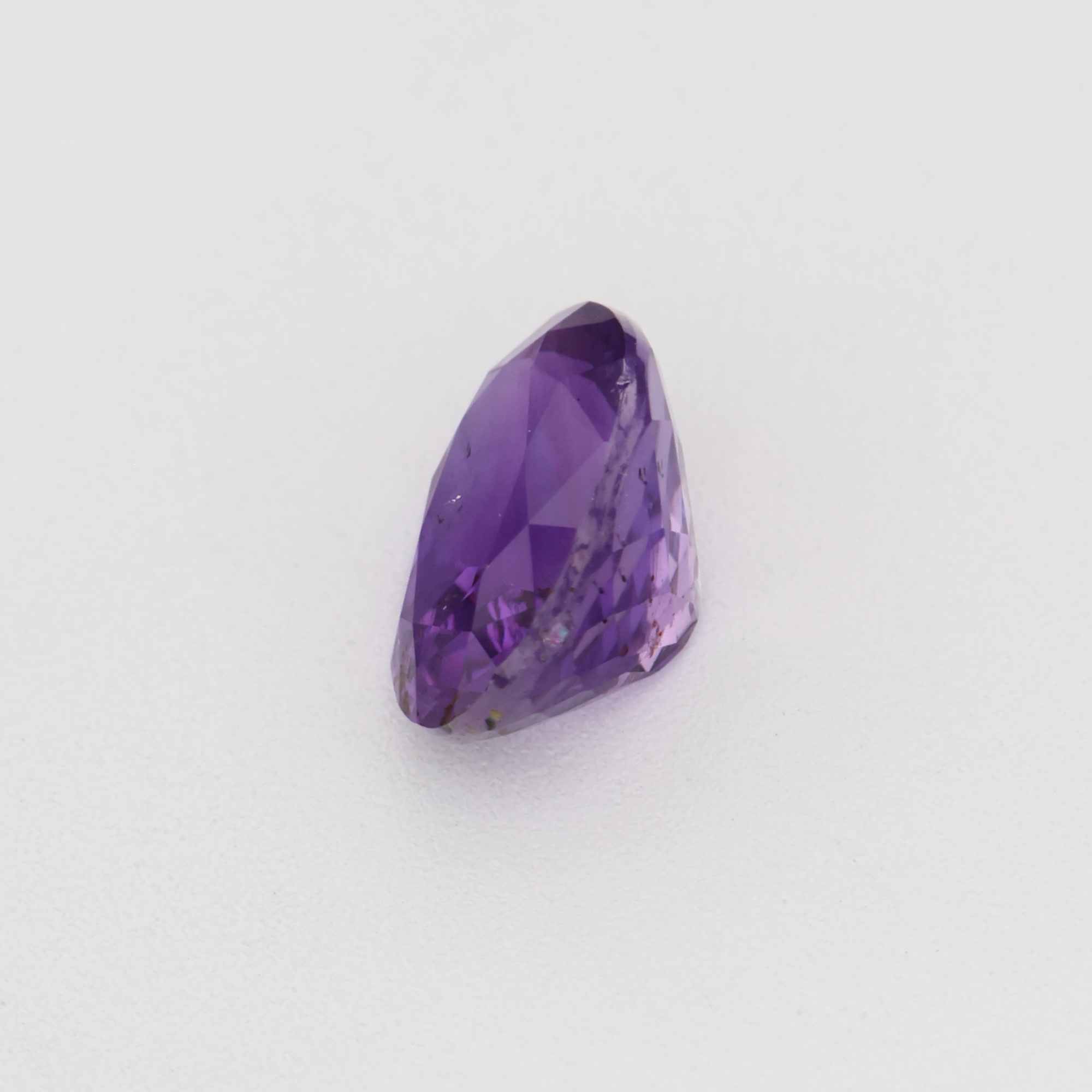  vibrant gemstone  unheated natural with rich violet hues and excellent clarity