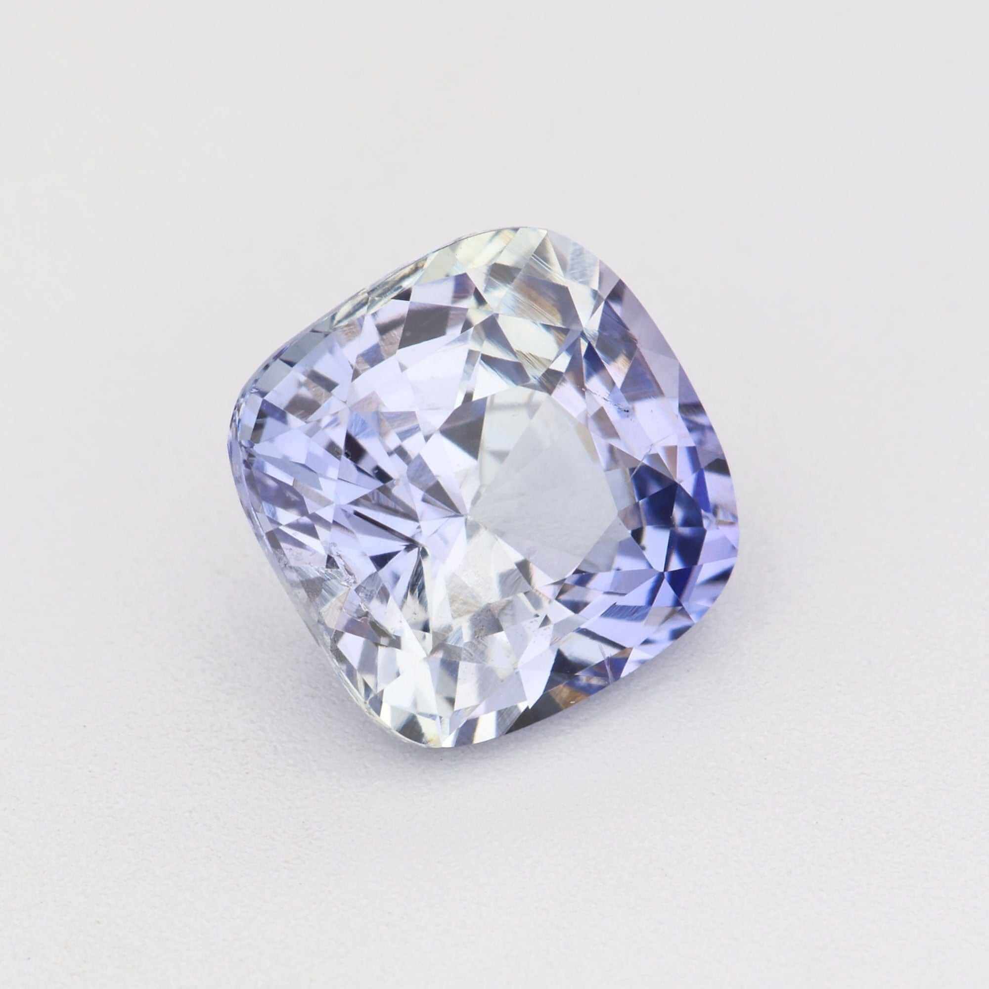1.64 Ct Lavender Sapphire natural gemstone with violet-gray color and color-shifting effect for jewelry