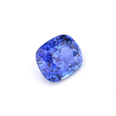 2.68ct cornflower blue sapphire with exceptional clarity and brilliance for luxury jewelry designs