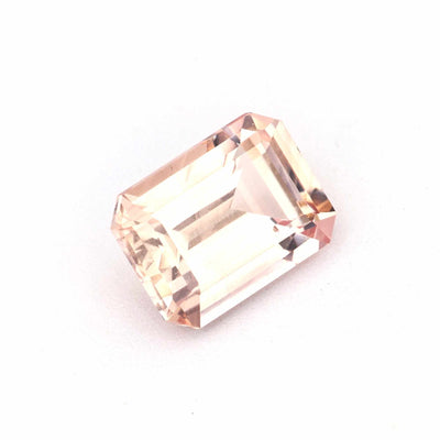 0.61 Ct unheated peach sapphire gemstone with warm delicate peach hue and brilliant cut