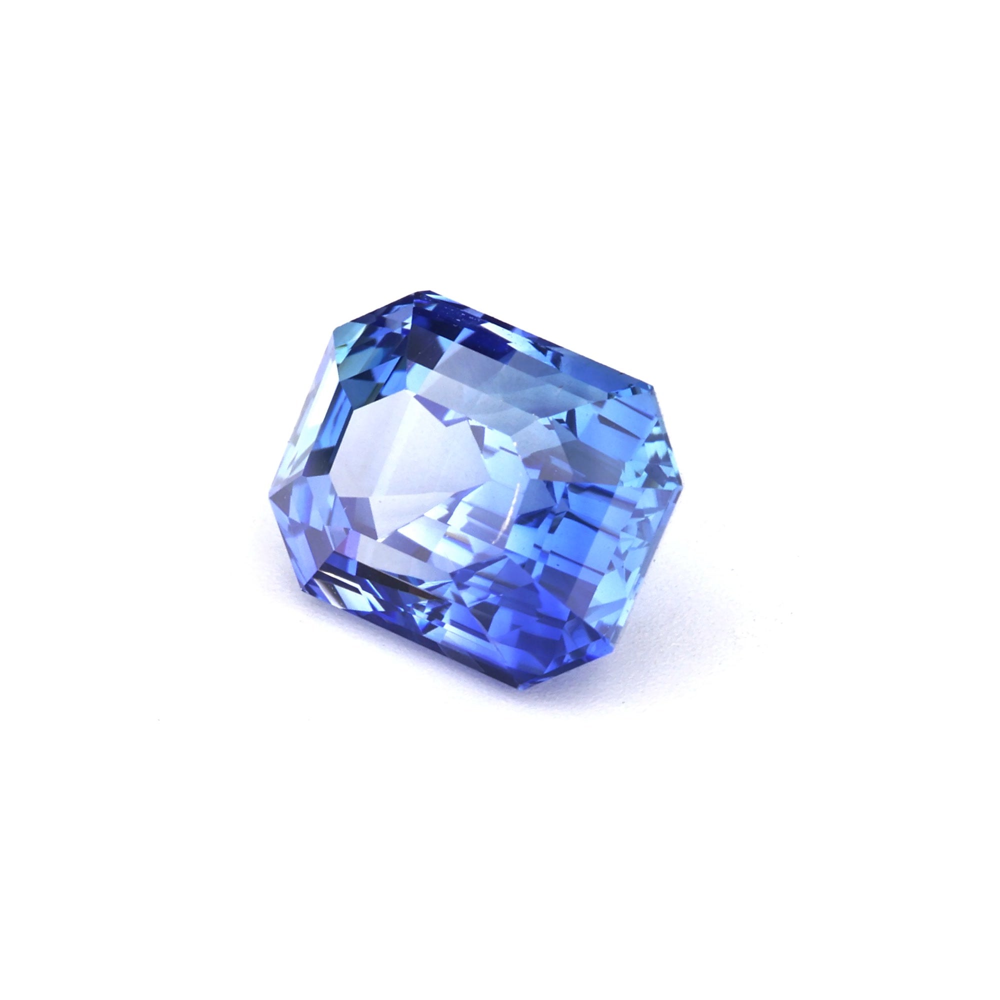 3.09 ct radiant cut natural Ceylon blue sapphire gemstone with deep blue color and excellent clarity