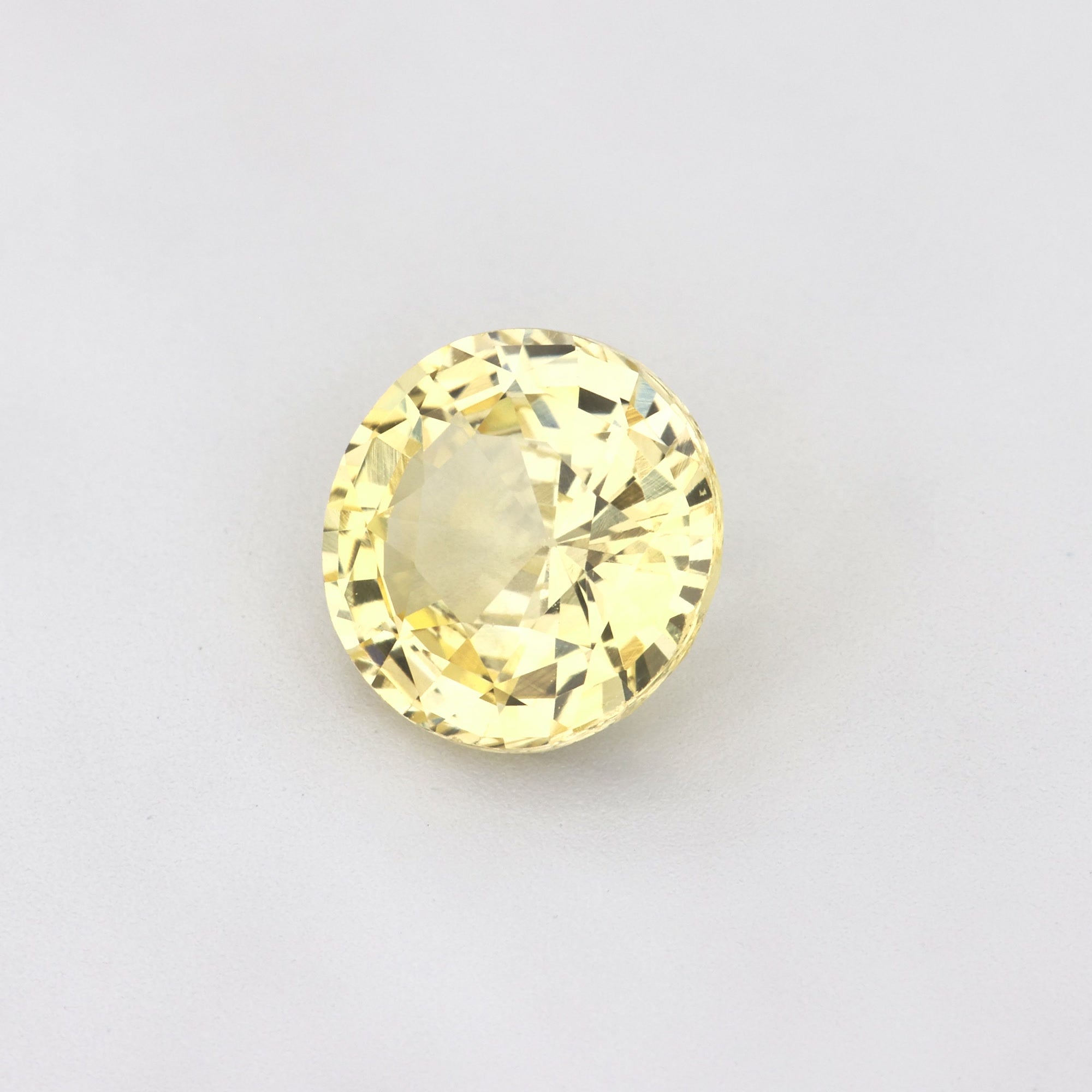 1.44 ct unheated yellow Ceylon sapphire, round cut, GIA certified, close-up view