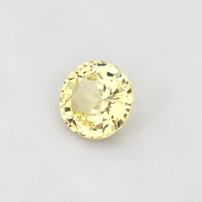 1.44 ct unheated yellow Ceylon sapphire, round cut, GIA certified, close-up view