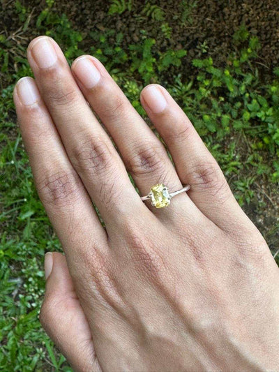 2.175 ct natural unheated yellow sapphire from Sri Lanka with golden hue and excellent clarity