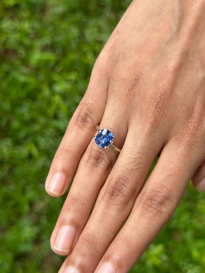 2.68ct cornflower blue sapphire with excellent clarity and brilliance, ideal for custom jewelry and engagement rings