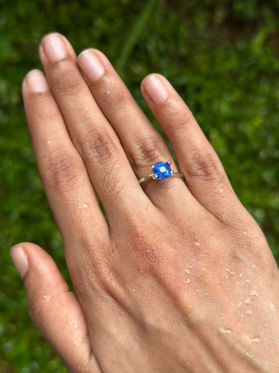 2.04 ct natural unheated cornflower blue sapphire gemstone with excellent clarity and brilliance