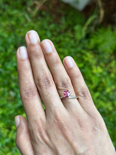1.09 carat deep red ruby gemstone with excellent clarity and brilliant cut for jewelry use