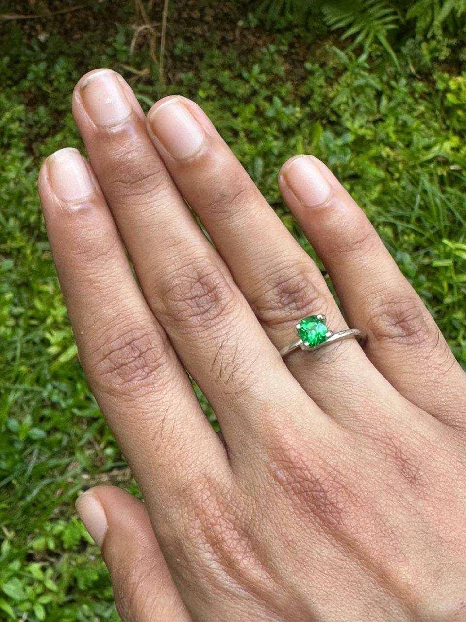 1.01 ct vivid green tsavorite garnet gemstone with brilliant sparkle and emerald-like color for fine jewelry