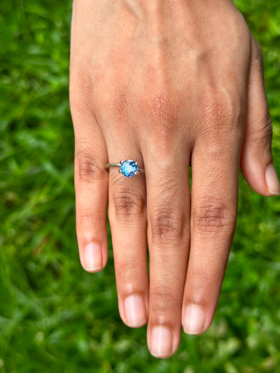 1.75 ct heated blue Ceylon sapphire, round cut, GIA certified, top view