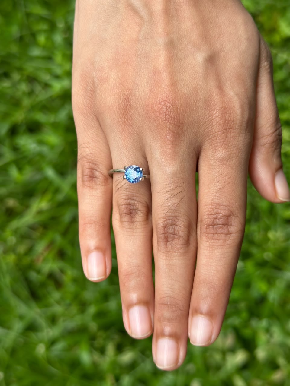 1.75 ct heated blue Ceylon sapphire, round cut, GIA certified, top view