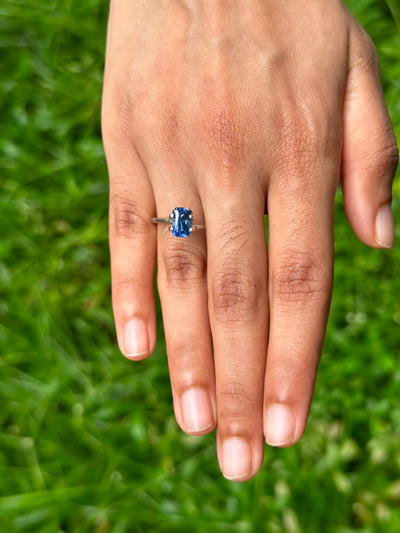 2.05 ct heated blue Ceylon sapphire, radiant cut, GIA certified, top view