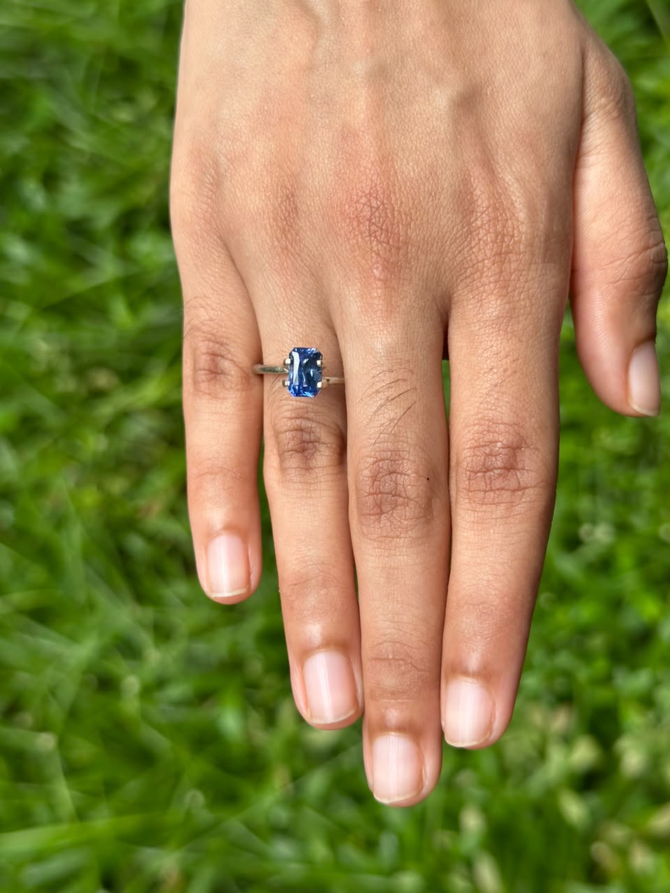 2.05 ct heated blue Ceylon sapphire, radiant cut, GIA certified, top view