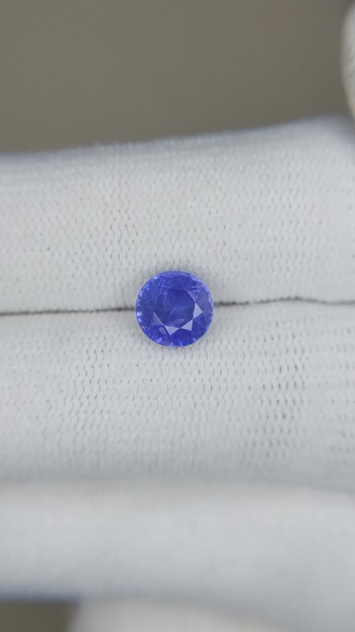 1.62 ct Blue Sapphire