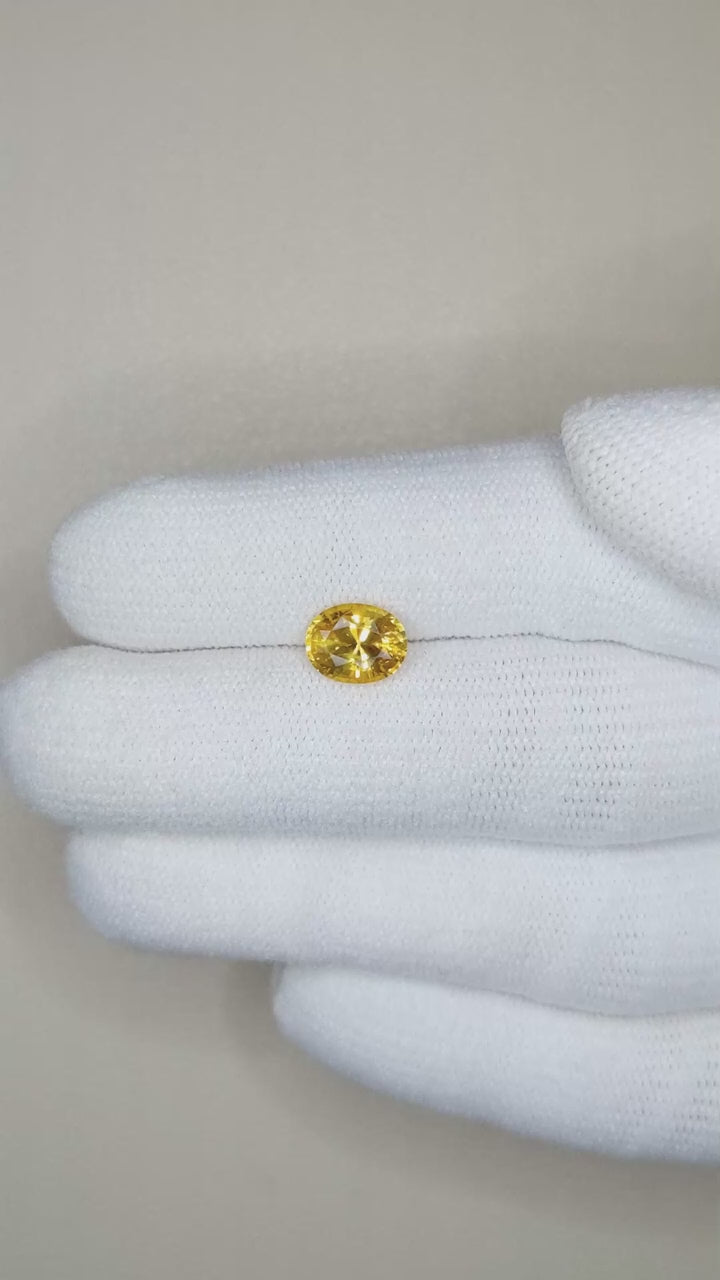 1.52 ct  vivid Yellow Sapphire