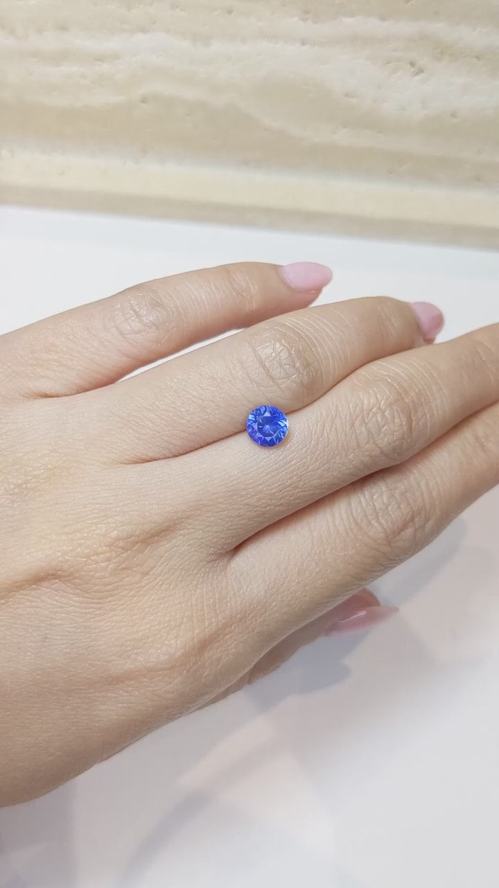 1.62 ct Blue Sapphire