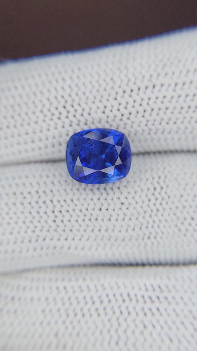 5.16 ct vivid Blue cushion Blue Sapphire from Ceylon