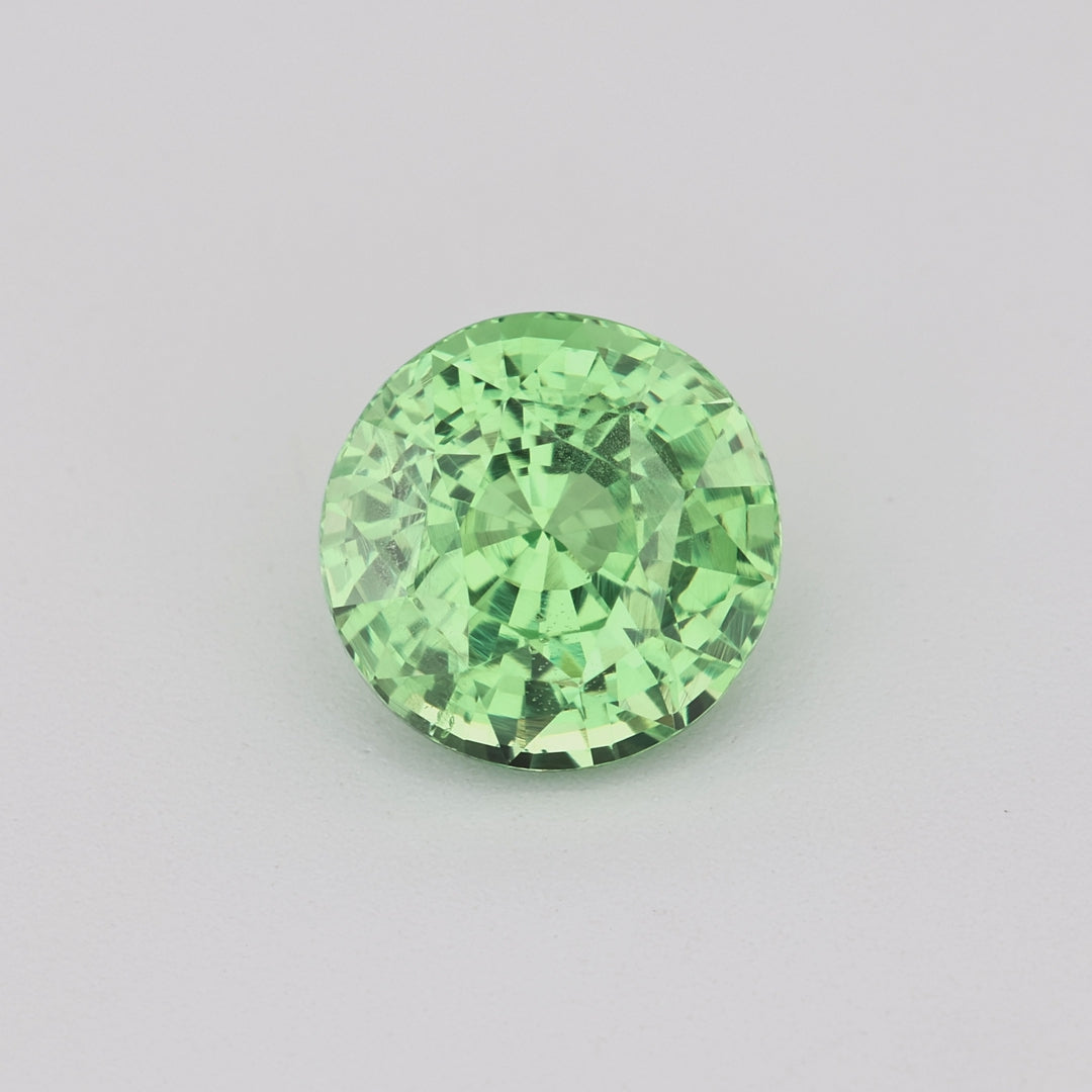 1.07 ct vivid green tsavorite garnet rotating to show brilliance and clarity