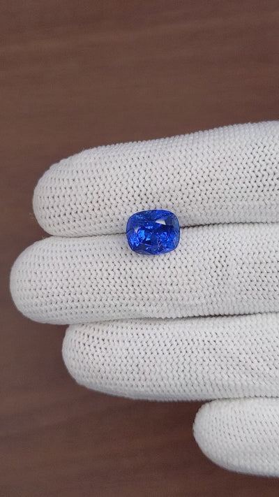 5.16 ct vivid Blue cushion Blue Sapphire from Ceylon