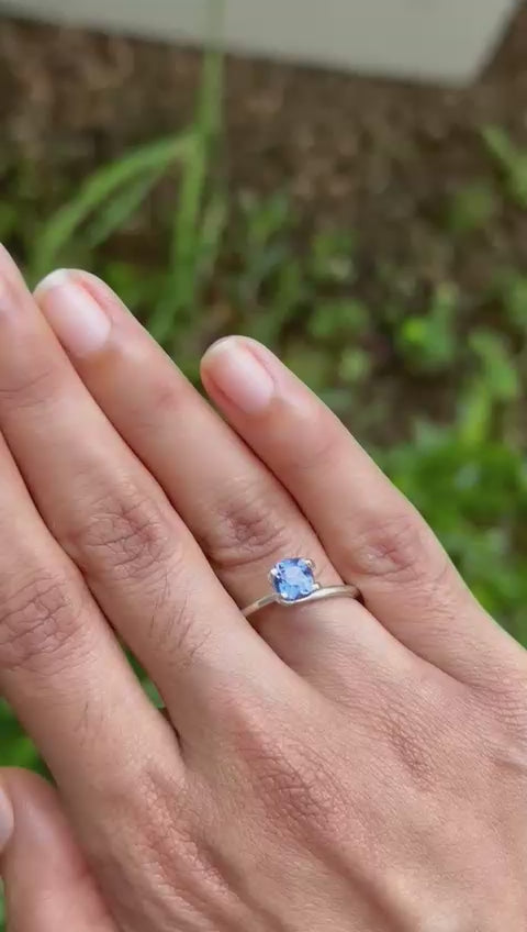 1.55 ct Blue Sapphire