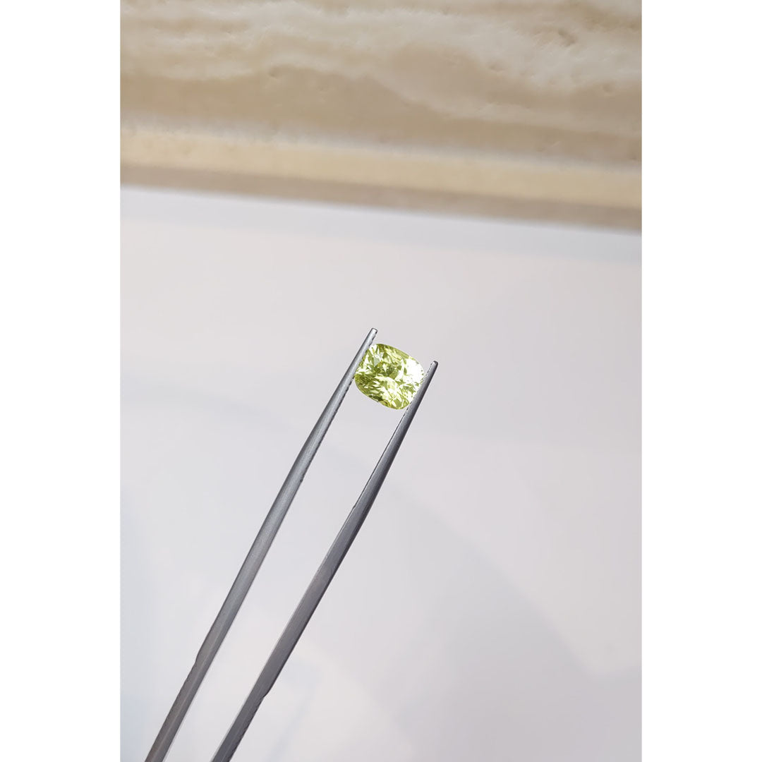2.48 ct pale Yellow Sapphire ~ Untreated ~ GIA